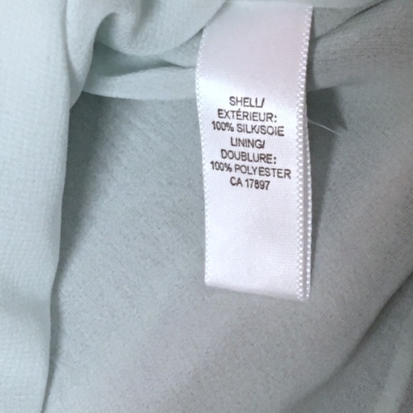 Banana Republic women’s short sleeve silk top - Picture 4 of 4